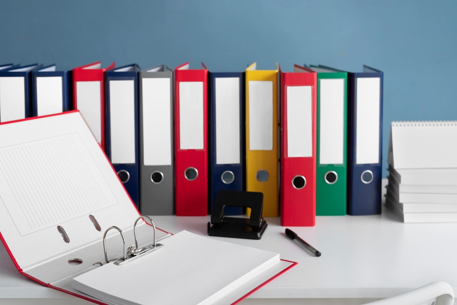 robots.txt就像是一份指南檔案，告訴爬蟲該怎麼做